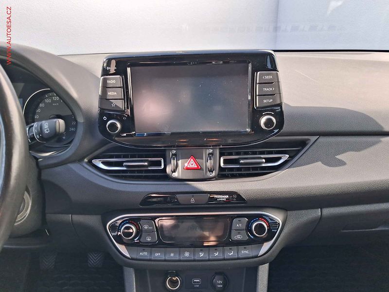Hyundai i30 (2022) 1.5 T-GDi, 2.maj,ČR, LED - fotka 12 z 18