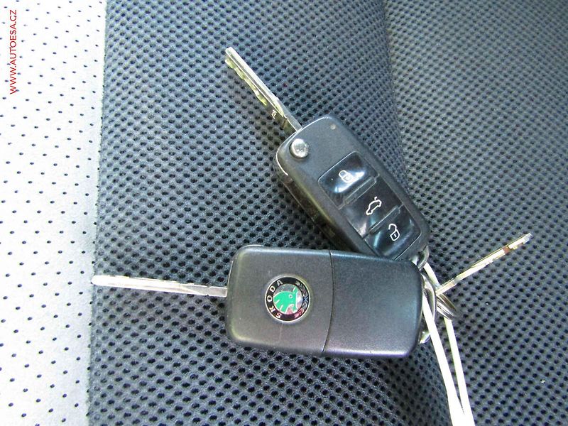 Škoda Octavia (2010) 2.0 TDi, RS, navi - fotka 17 z 17