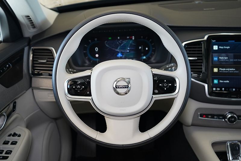 Volvo XC90 B5 PLUS AWD, Vzduch, Ventilace - fotka 22 z 47