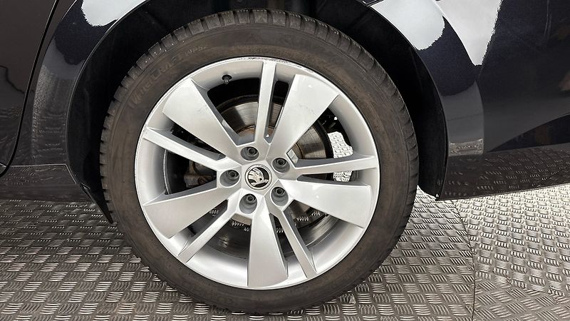 Škoda Superb 2.0 TSI DSG Style Combi - fotka 18 z 29