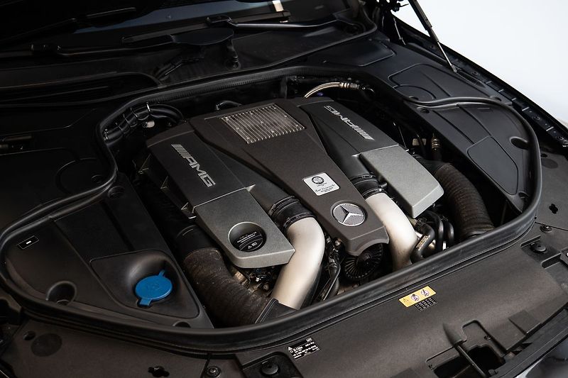 Mercedes-Benz Třídy S 4MATIC coupé - fotka 21 z 24