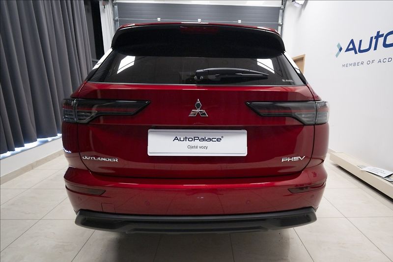Mitsubishi Outlander 2,4 PHEV INVITE 1728 KM 2x ALU - fotka 5 z 44