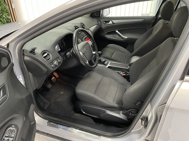 Ford Mondeo 1.6 i 118kW ČR SERVISKA  - fotka 20 z 25