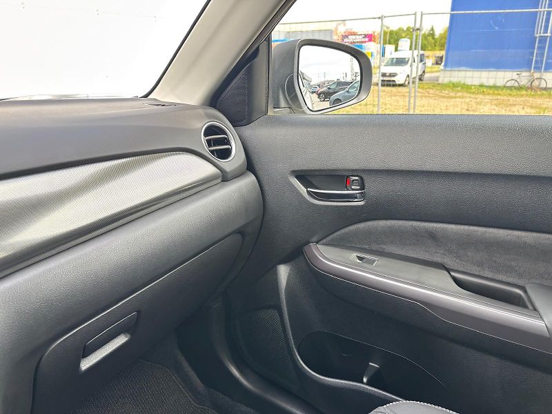Suzuki Vitara 1,4 BoosterJet Elegance - fotka 21 z 26