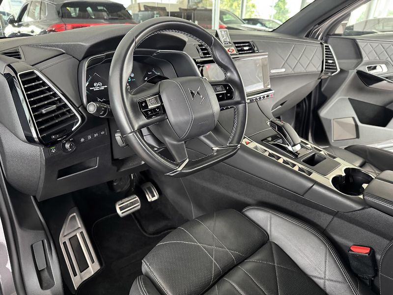 DS Automobiles DS7 Crossback 1,6 E-TENSE 300*AT8*4x4*RIVOLI - fotka 11 z 47