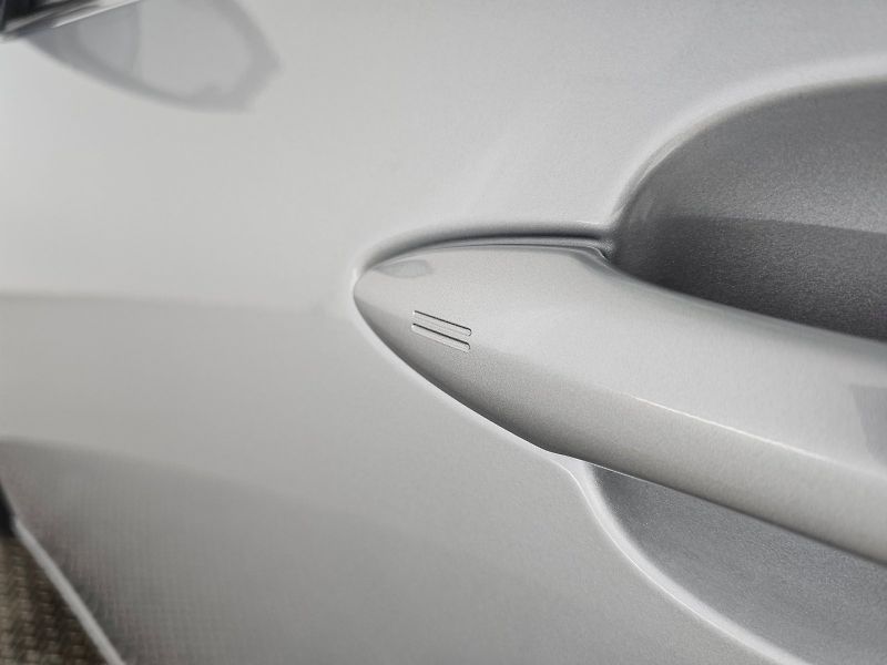 Toyota Prius (2025) 2.0L PHEV 223k Prestige Skyvie - fotka 31 z 33