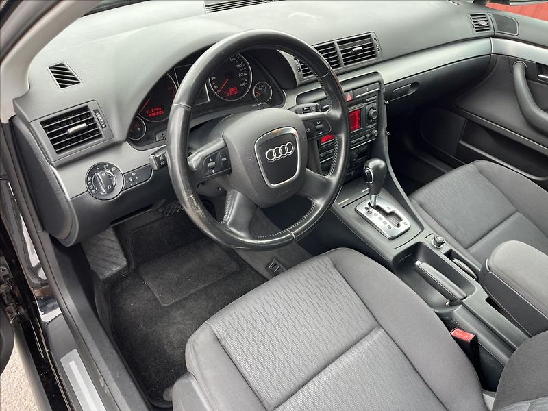 Audi A4 Avant 2,0 TDi 103 KW AUTOMAT K - fotka 9 z 36