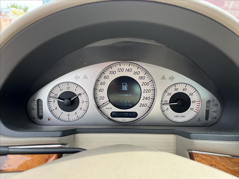 Mercedes-Benz Třídy E 3,2 i E320 AUT 165KW 4MATIC AC - fotka 23 z 34