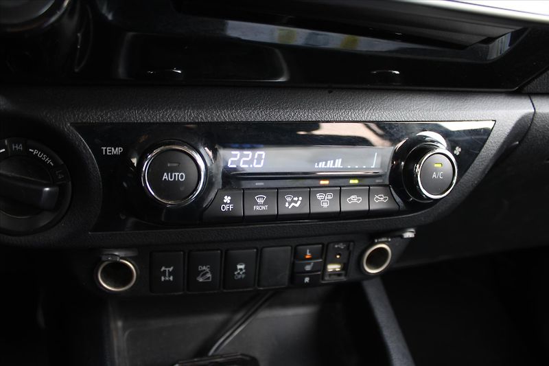 Toyota Hilux 2.4D4D 110kW EXPED. SPECIÁL ČR - fotka 20 z 24