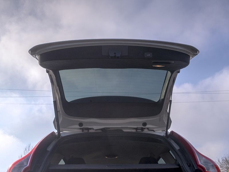 Volvo XC60 (2011) ČR 2.0D 120KW – TAŽNÝ - fotka 40 z 54