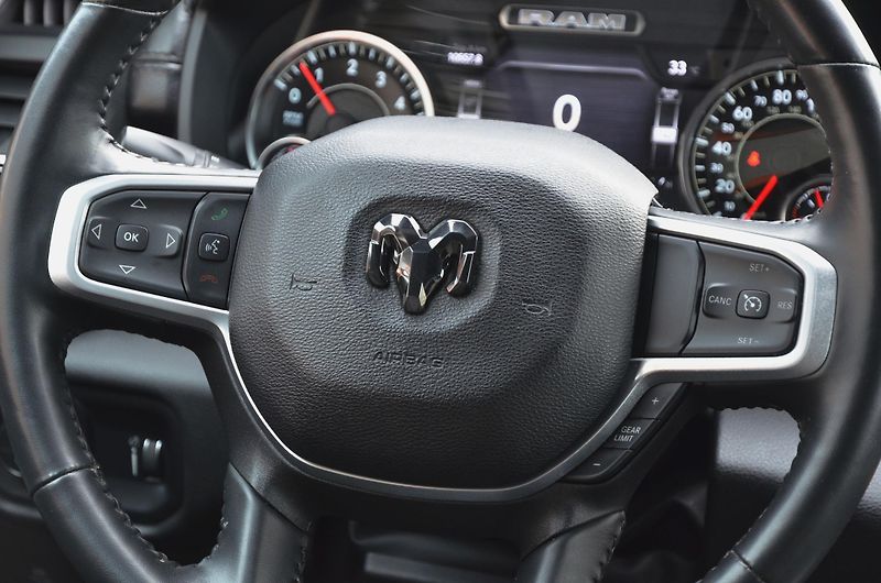 Dodge RAM (2022) 1500 BIGHORN 5.7 V8 HEMI 4x4  - fotka 29 z 51