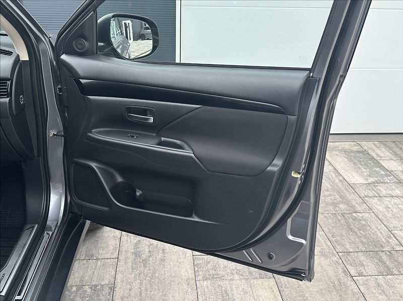Mitsubishi Outlander 2,0 150PS  Active A/T - fotka 18 z 52