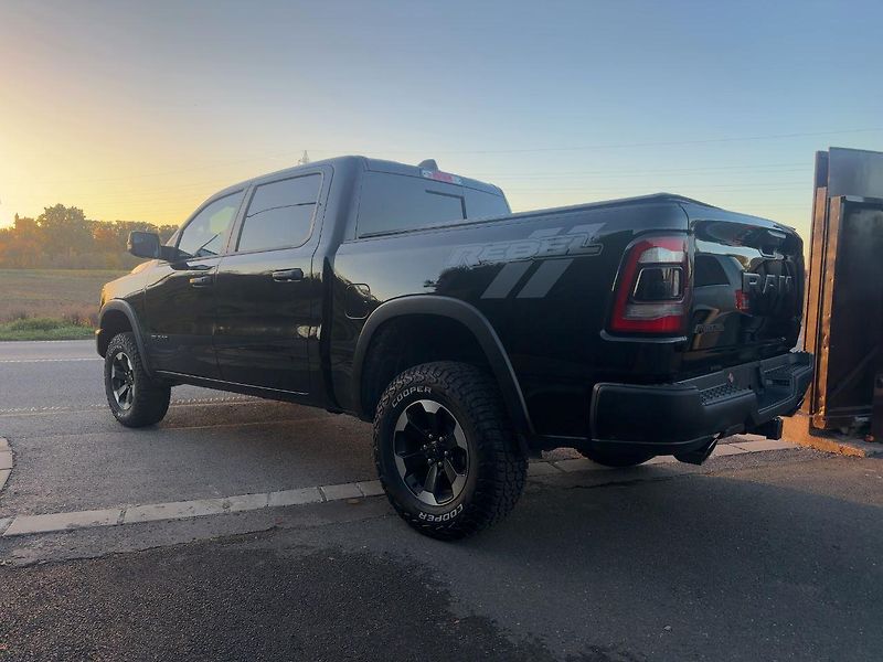 Dodge RAM (2022) 1500 Rebel 3,0 EcoDiesel 2022 - fotka 3 z 19