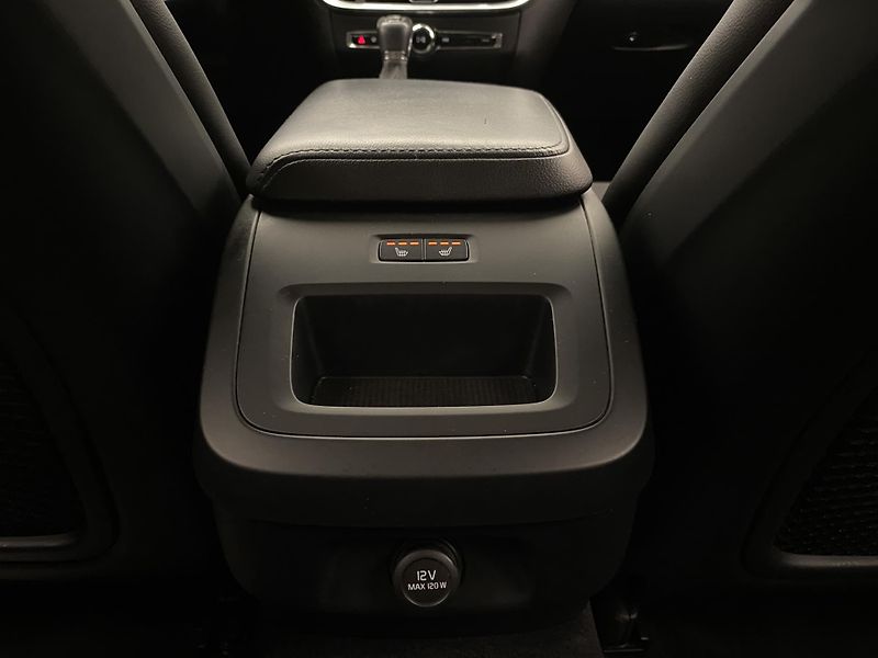 Volvo S60 T4 MOMENTUM AUT  - fotka 31 z 42