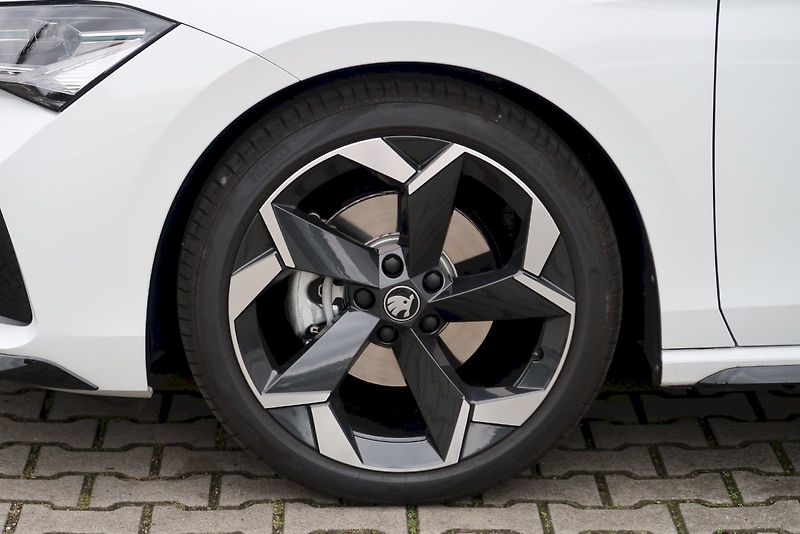 Škoda Superb (2025) SportLine 1,5 TSi e- Tec/110 k - fotka 22 z 32