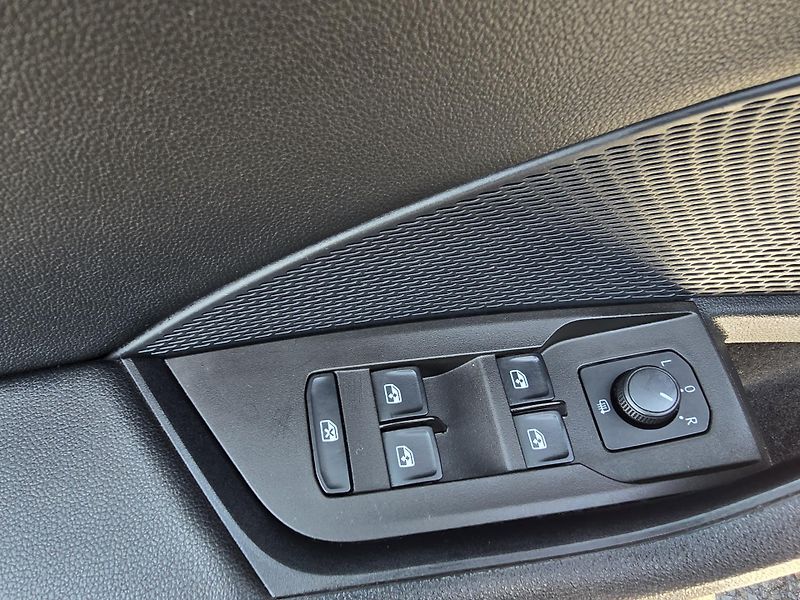 Škoda Octavia 2.0TDI 85KW AMBI+ NEHAVAR ČR - fotka 13 z 37