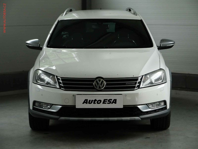 Volkswagen Passat (2013) 2.0 TDi 4x4, ČR, AT, xenon - fotka 2 z 21