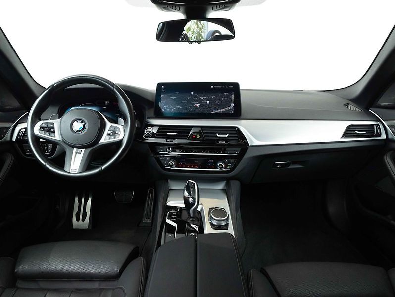 BMW Řada 5 540d xDrive - fotka 12 z 22
