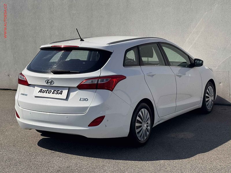 Hyundai i30 (2015) 1.6GDi, 2.maj,ČR, AC, tempo - fotka 6 z 14