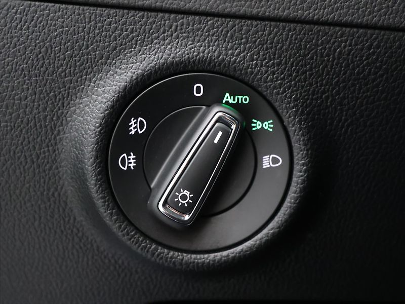 Škoda Superb 2,0 TDI Virtual Matrix Webasto - fotka 17 z 33