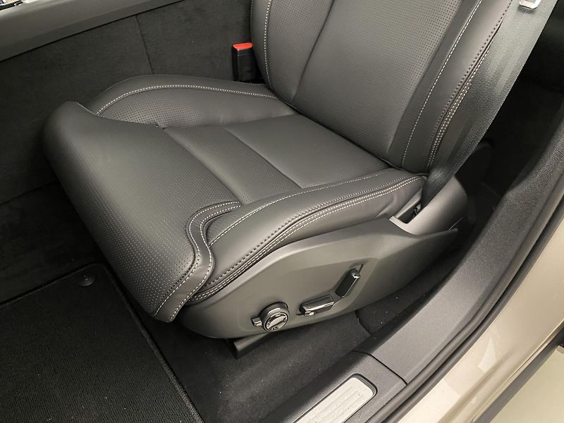 Volvo XC60 B5 AWD BRIGHT ULTRA REZERVACE - fotka 25 z 60