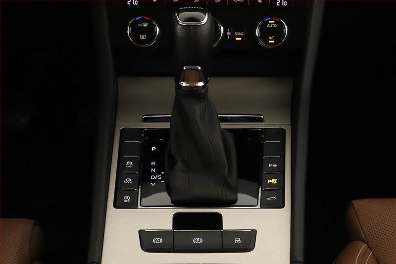 Škoda Superb (2022) Laurin&Klement 2.0 TDI - fotka 16 z 18