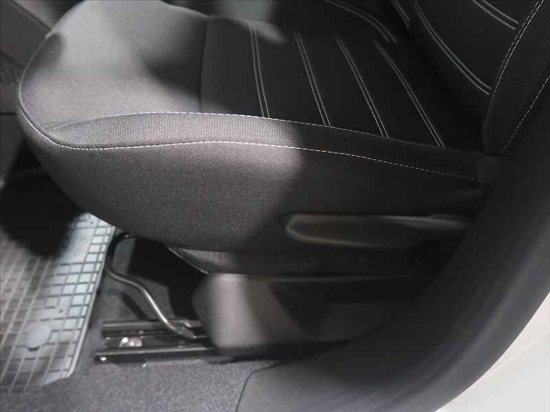 Dacia Sandero 1,0 SCe 67 1. maj. CZ 7800km - fotka 17 z 30