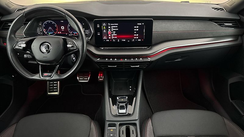 Škoda Octavia 2.0 TSI DSG RS Combi - fotka 8 z 31