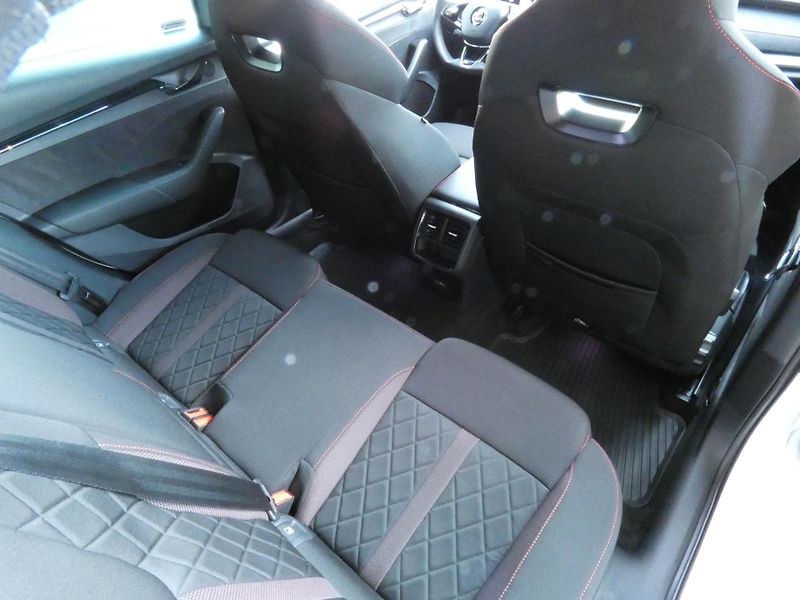 Škoda Octavia (2023) Combi RS 2.0 TDI 147KW 4x4 - fotka 27 z 30