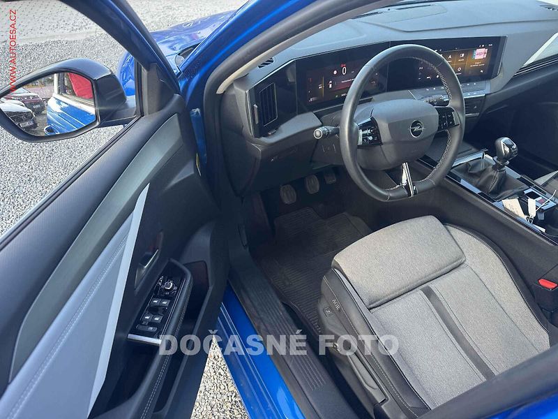 Opel Astra (2023) 1.2PT - fotka 3 z 3