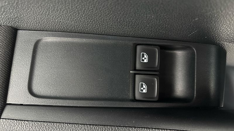 Škoda Fabia 1.0 TSI Ambition Combi - fotka 21 z 23