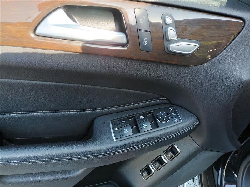 Mercedes-Benz GLS 3,0 350 d 4MATIC,DPH,TAŽNÉ - fotka 28 z 51