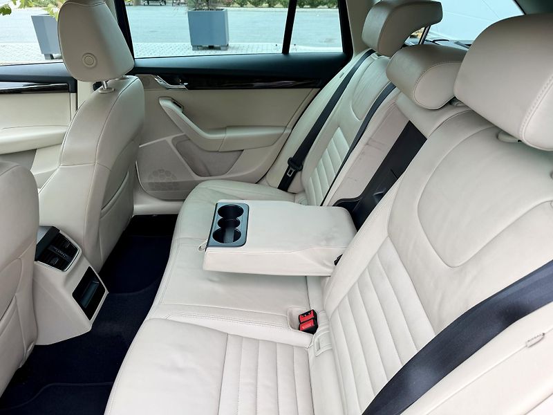 Škoda Octavia (2014) 1.4 TSI 103 kW ELEGANCE - fotka 19 z 22