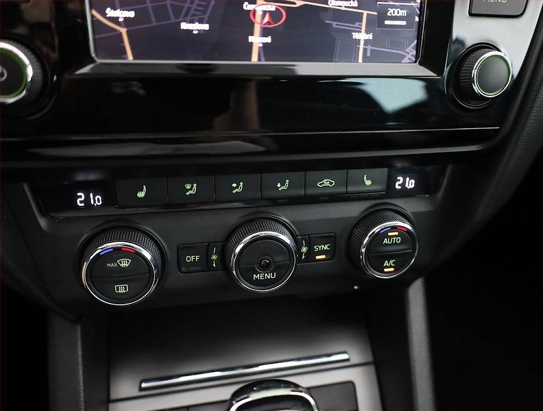Škoda Octavia (2016) 1.6 TDI, Automat, Navi, Xenony - fotka 10 z 19