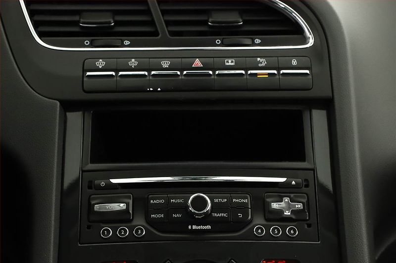 Peugeot 5008 (2014) 2.0 HDI, Navi, Xenony - fotka 14 z 18