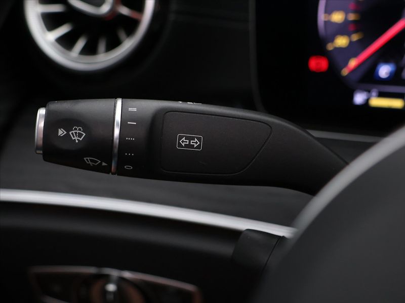 Mercedes-Benz Třídy E 3,0 53 320kW AMG 4Matic+ DPH - fotka 32 z 53