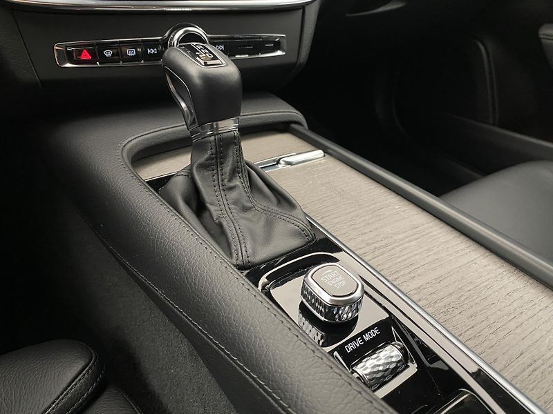 Volvo V90 CC D5 AWD MOMENTUM POLESTAR  - fotka 27 z 46