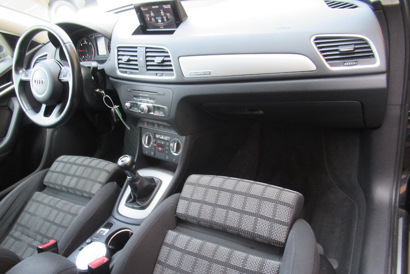 Audi Q3 2.0 TDi QUATTRO AUT. KLIMA  - fotka 18 z 23