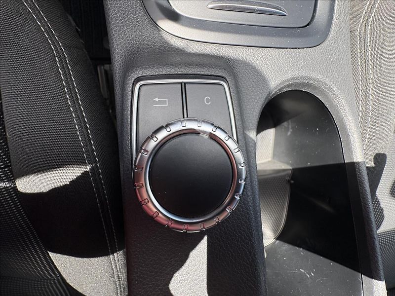Mercedes-Benz Třídy B 1,6 200i 115kW AT,Výhřev,Kamer - fotka 10 z 37