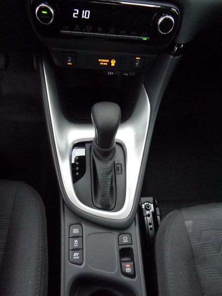 Mazda 2 Hybrid (2025) 1,5 AT Center-line - fotka 18 z 23