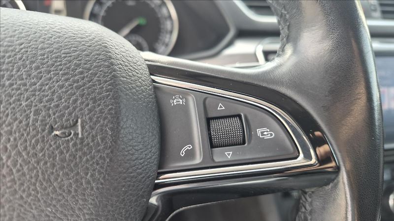 Škoda Superb 2,0 TDi 140 KW DSG STYLE ČR - fotka 13 z 25