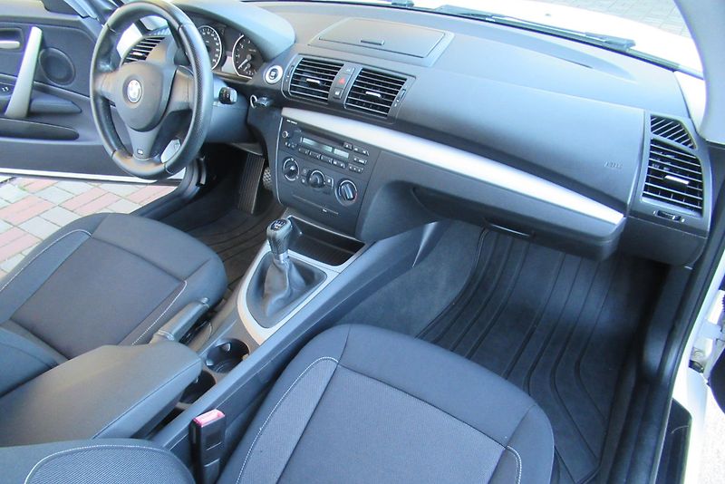 BMW Řada 1 2.0 116i KLIMA SADA ALU KOL - fotka 9 z 17