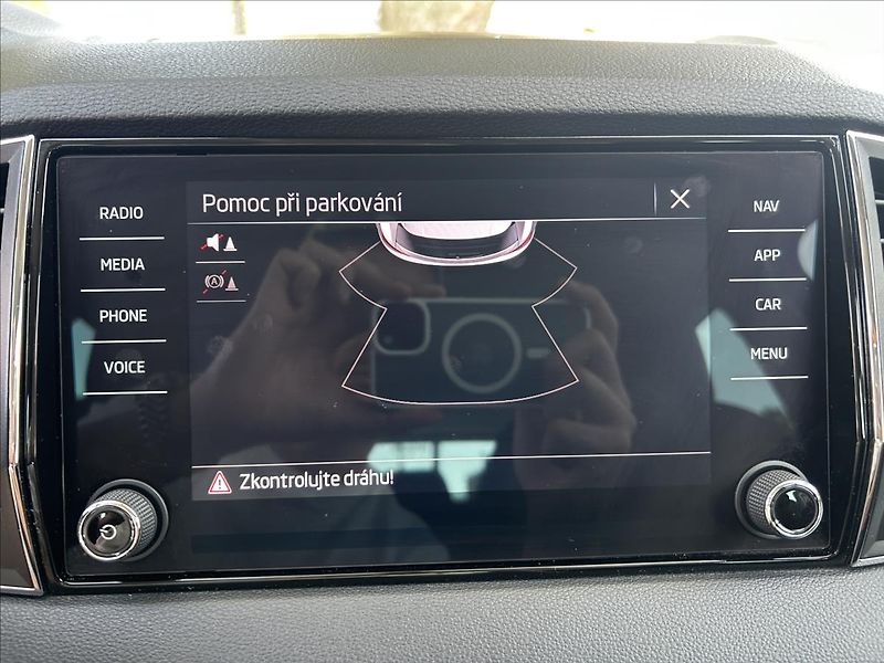Škoda Karoq 1,0 TSi DPH  Kessy,LED,1xMajit - fotka 23 z 50