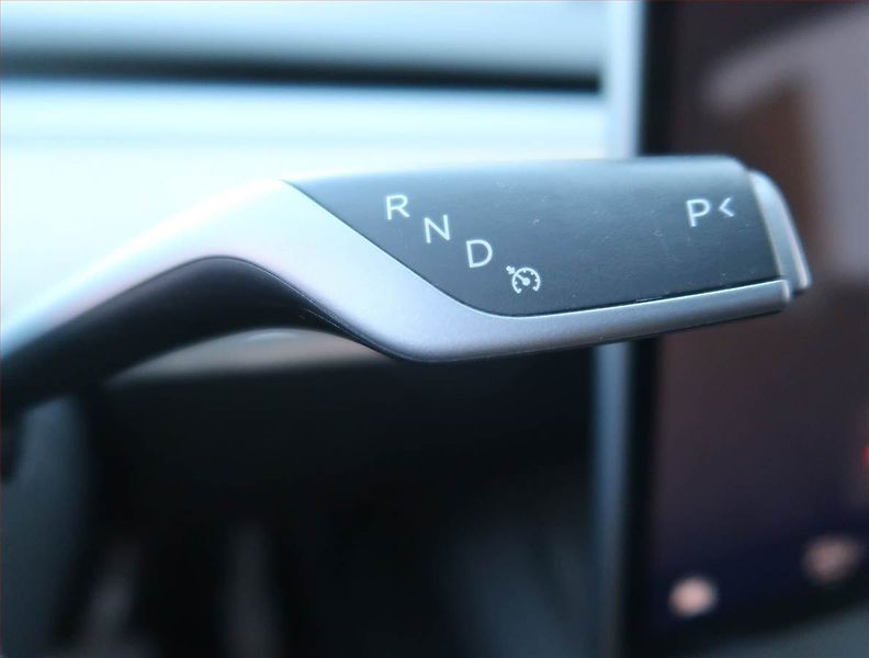 Tesla Model Y (2023) RWD LFP 60kWh, SoH 95% - fotka 12 z 16