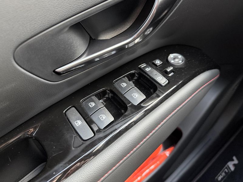 Hyundai Tucson 1.6 T-GDI HEV 169kW N LineStyl - fotka 26 z 34
