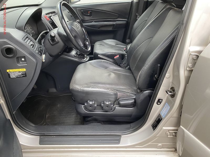 Hyundai Tucson (2006) 2.0i, AC, TZ, výhřev sed - fotka 9 z 16