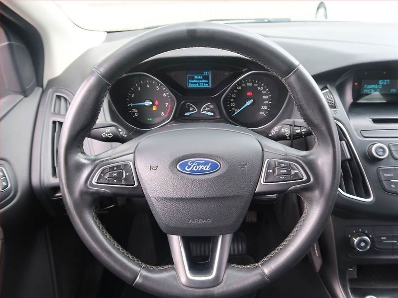 Ford Focus (2015) 1.6 i, Serv.kniha - fotka 17 z 17
