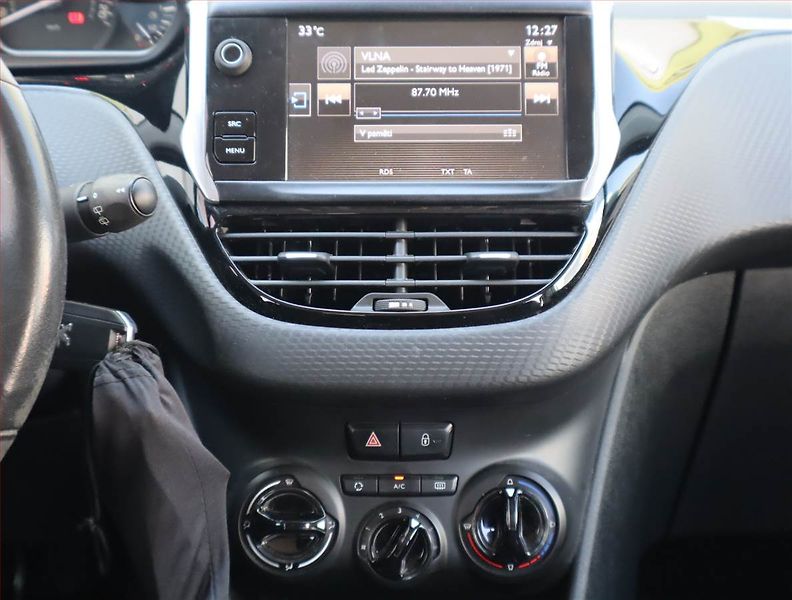 Peugeot 2008 (2016) 1.2 PureTech, Serv.kniha - fotka 11 z 14