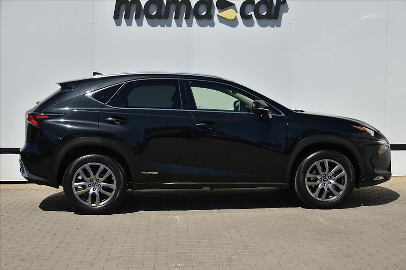 Lexus NX 300h 2.5 145kW 4WD PRESTIGE ČR - fotka 8 z 31