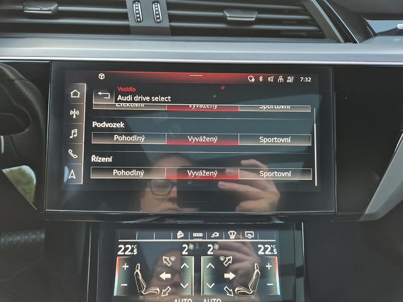 Audi e-tron 55 QUATTRO 300kw SOH 95 % - fotka 30 z 49